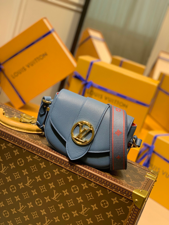 Louis Vuitton Pont 9 Soft PM