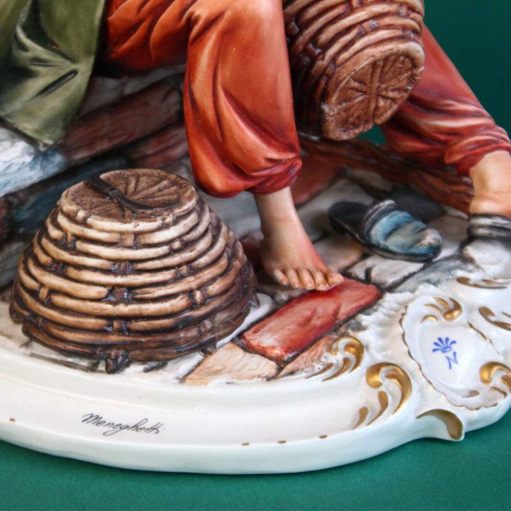 Винтаж: Фарфоровая мануфактура Capodimonte «Корзинщик»