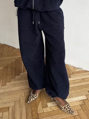 Теплый спортивный костюм темно-синего цвета