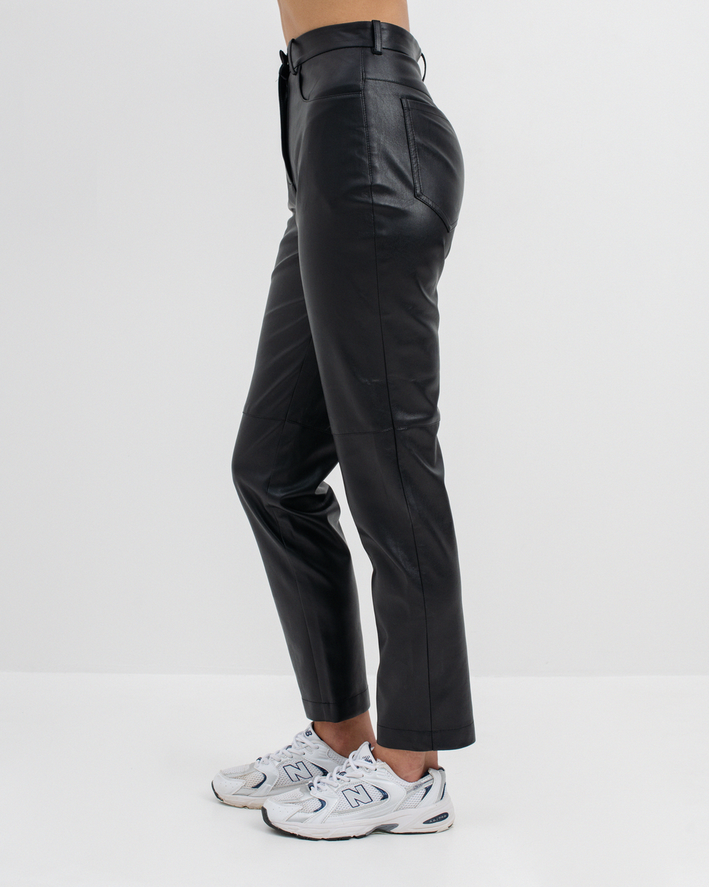 Брюки-дудочки из эко-кожи на замше