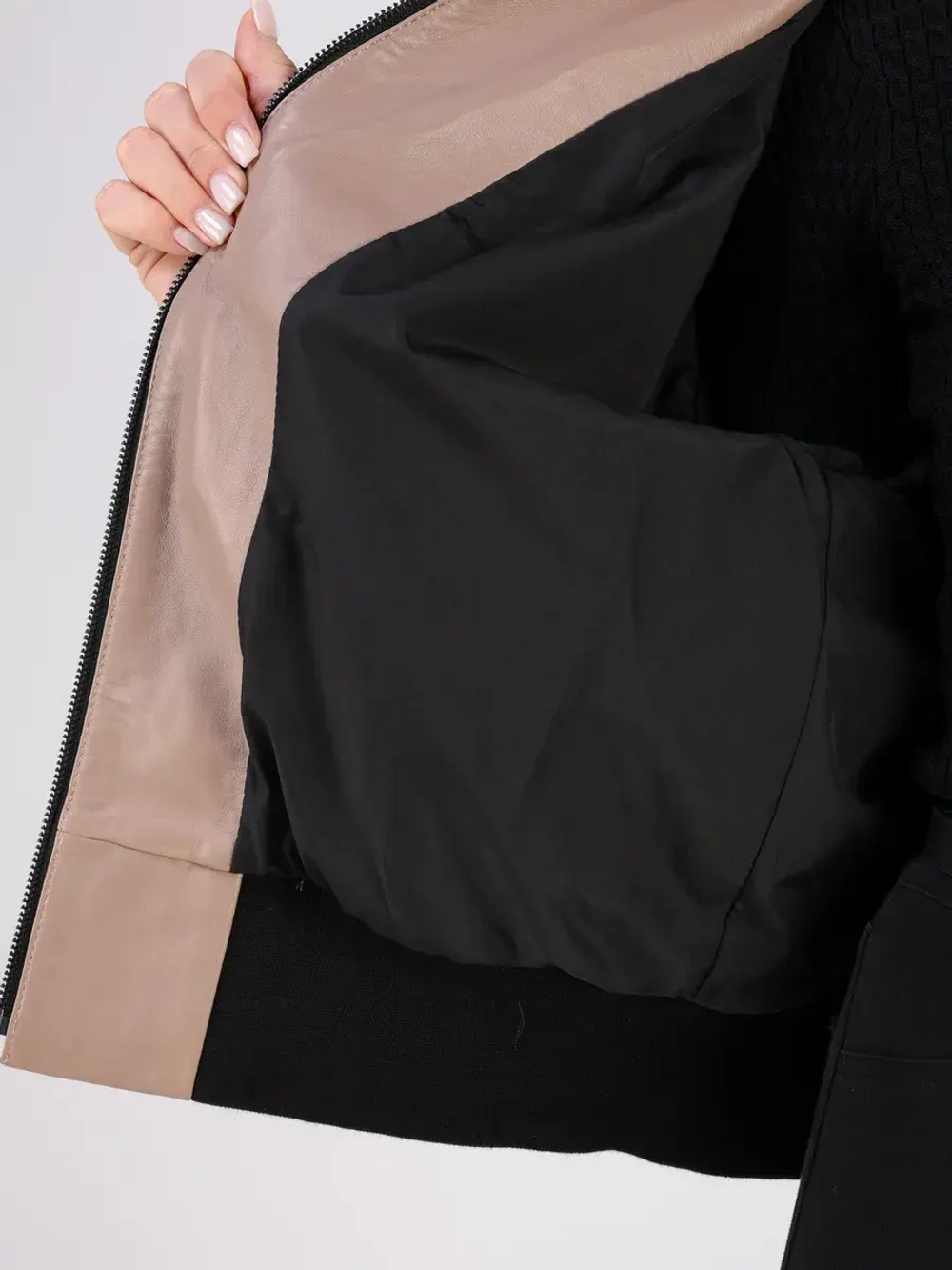 Кожаная куртка демисезонная