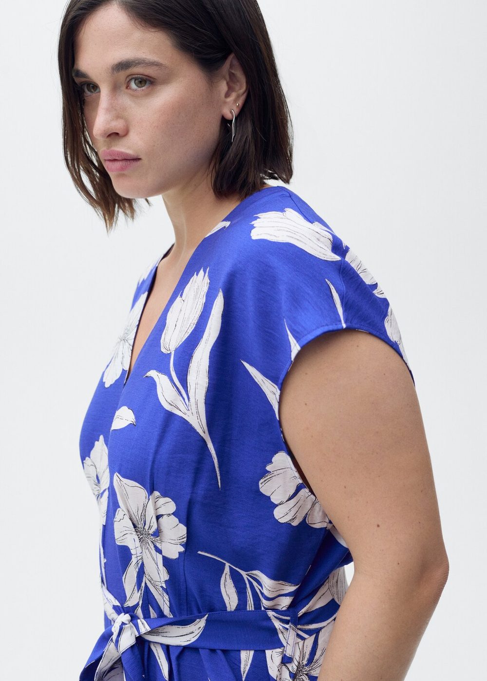 Длинный комбинезон с принтом и поясом