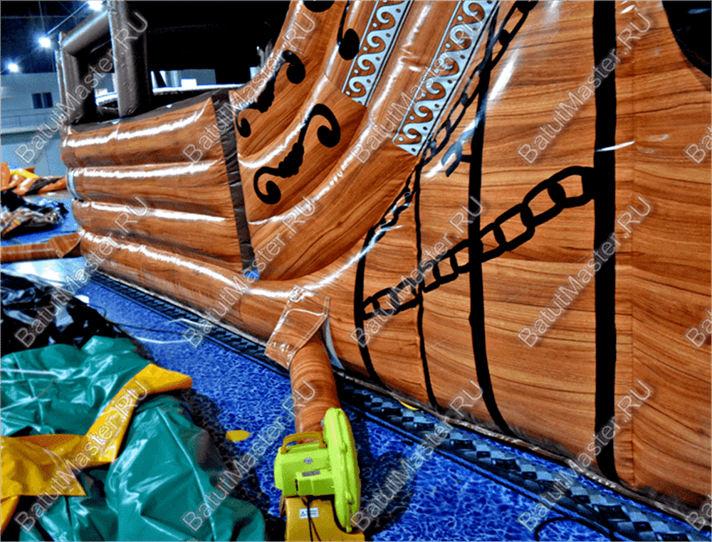 Надувной корабль "Весёлый Роджер Brown"