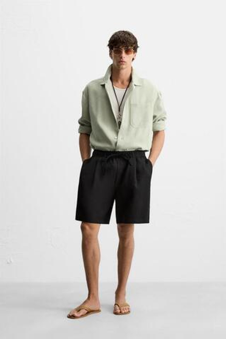 ZARA БЕРМУДЫ ИЗ СТРУЯЩЕЙСЯ ТКАНИ СО СКЛАДКАМИ, ЧЕРНЫЙ