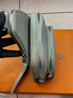 Сумка-слинг Louis Vuitton