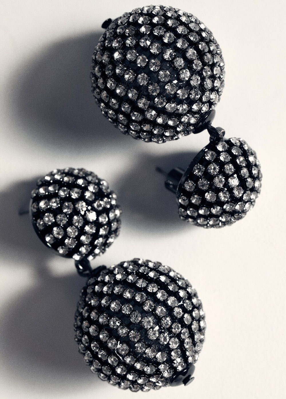 Серьги с подвесками-сферами и кристаллами