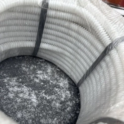 Гофра ПНД 16 мм труба гофрированная с зонтом белая для кабеля 100м (клипсы в комплекте 100 шт)