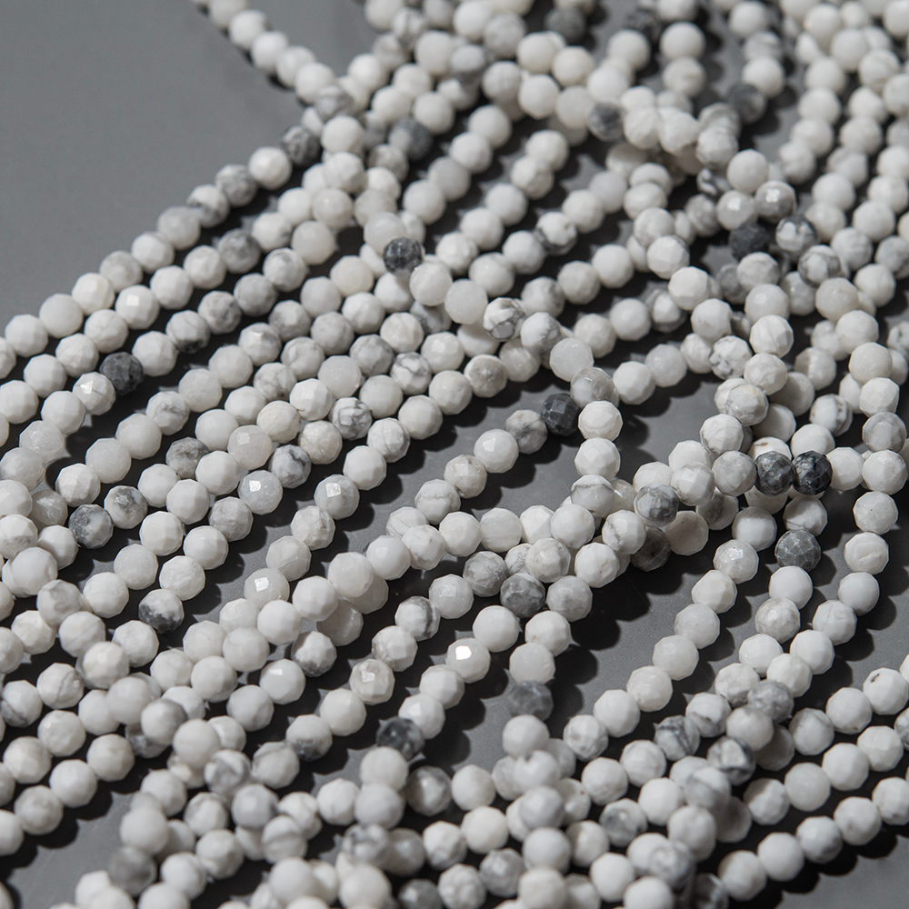 Магнезит натуральный, 3,5мм, шар, микроогранка