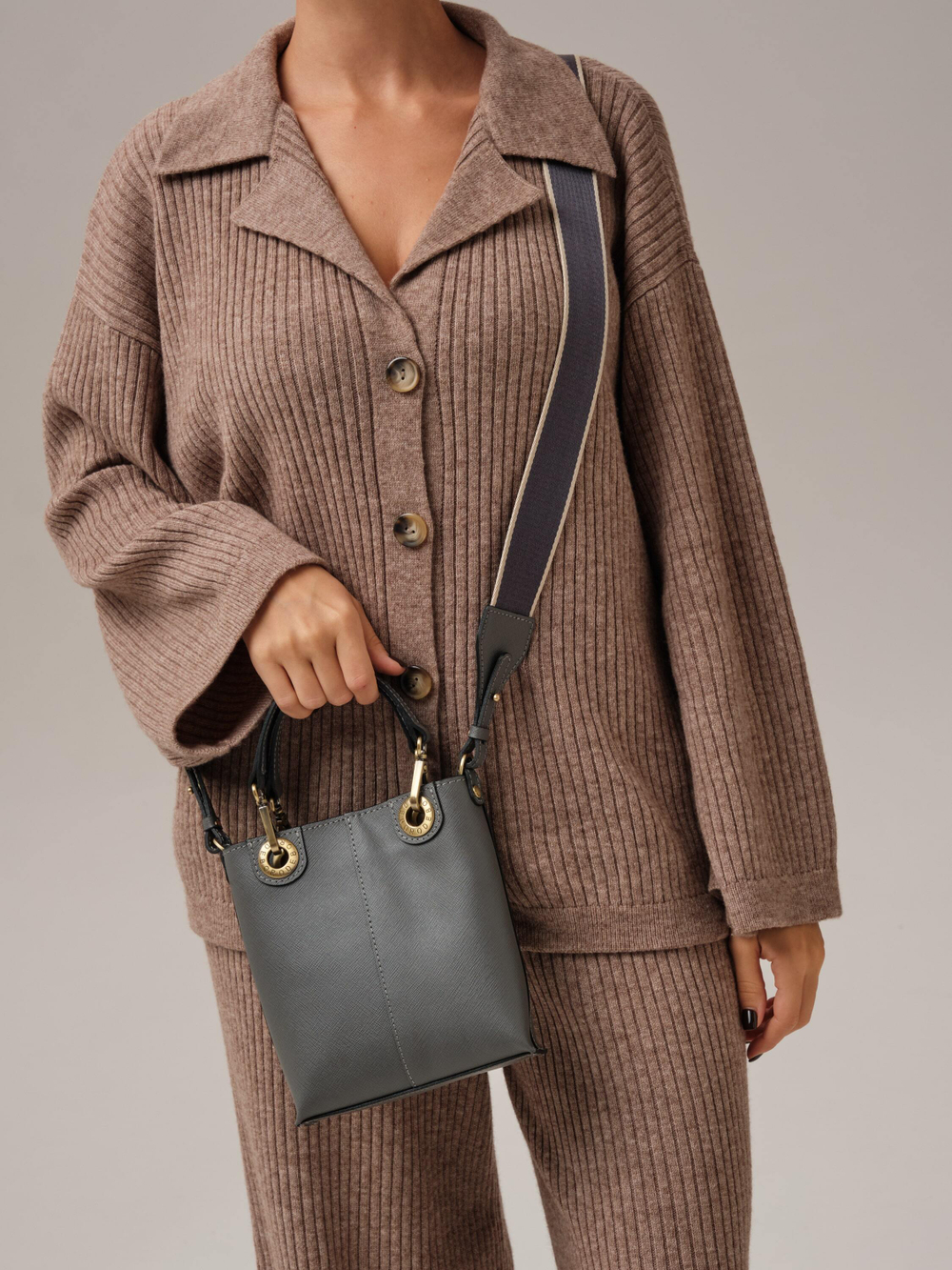 Сумка кожаная кросс-боди Deboro 30347 серый/сафьяно