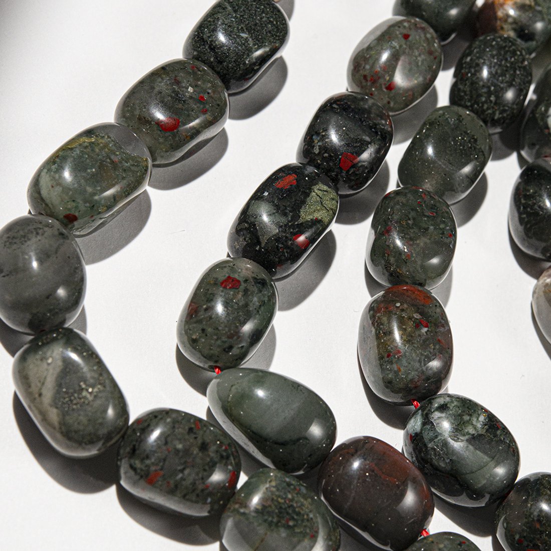 Халцедон с гелиотропом натуральный, фриформ 17-19мм