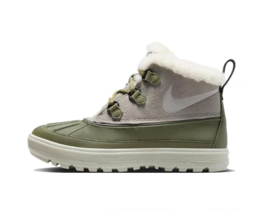 alt="Nike Woodside Chukka 2 Light Taupe 537345-200 женские зимние ботинки бежевого цвета вид сбоку на белом фоне"