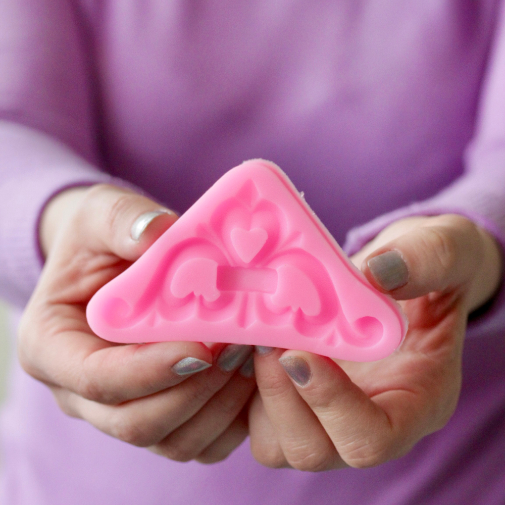 Молд силиконовый "Узор - уголок с сердцем" (Входит в набор "Лепнина 2")