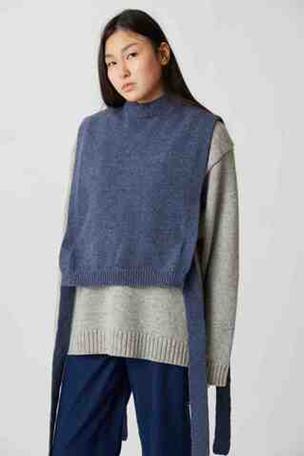 Манишка из шерсти джинсового цвета