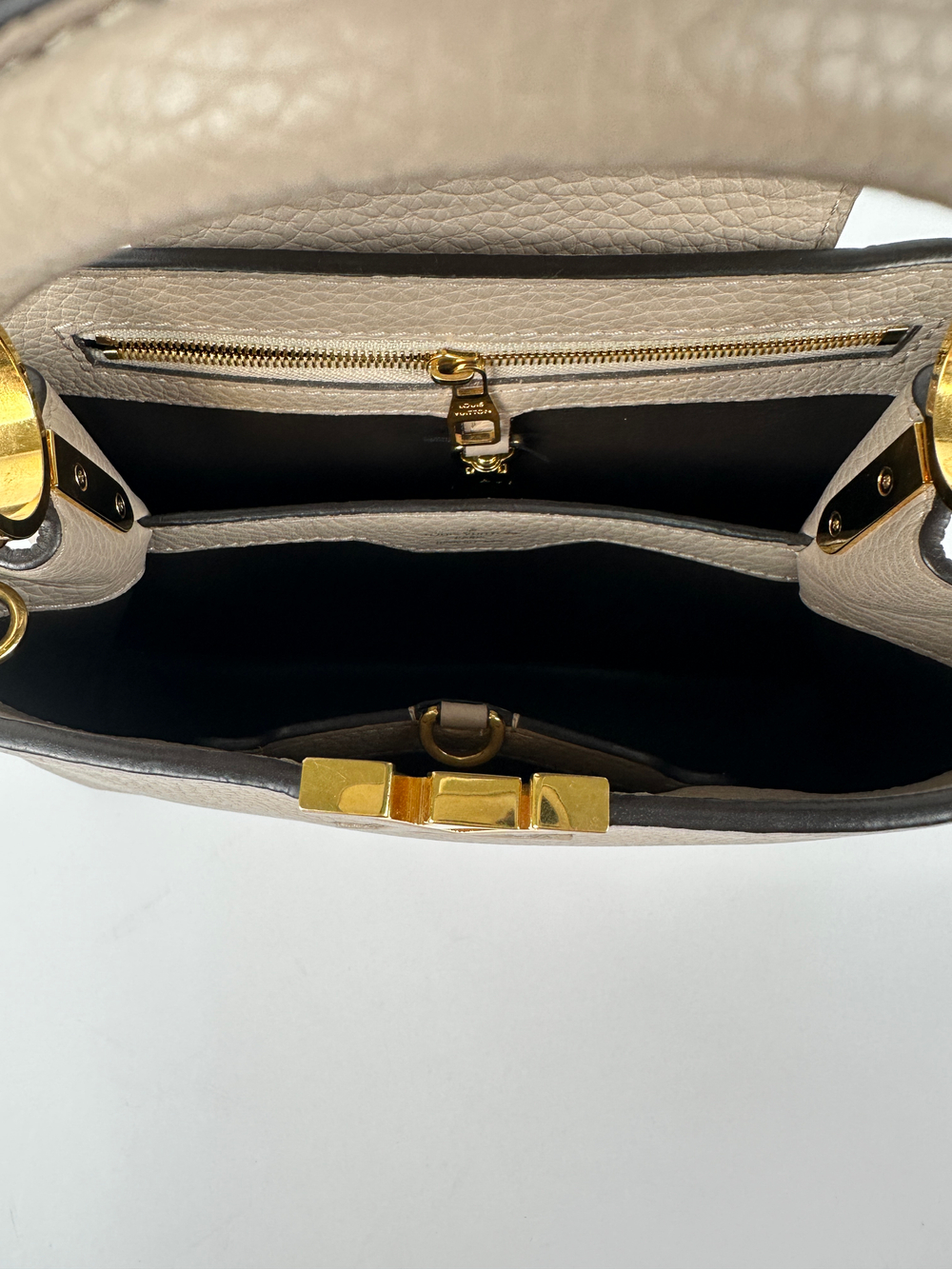 Сумка Louis Vuitton Capucines BB