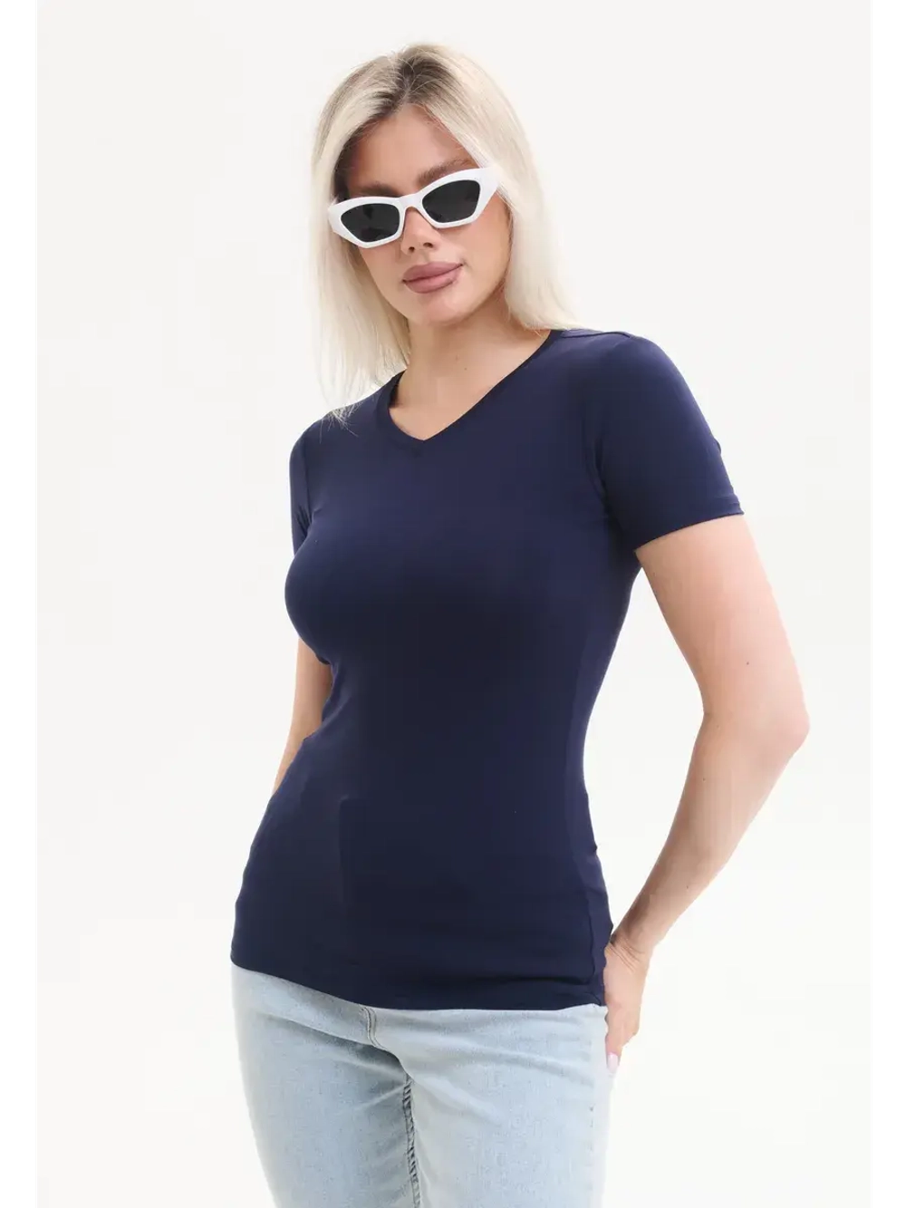 Футболка летняя с V-вырезом
