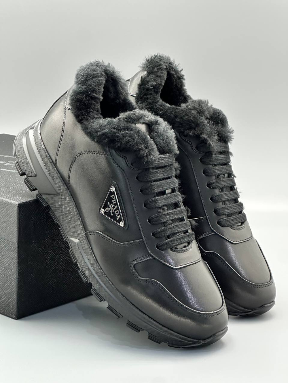 Кроссовки Prada