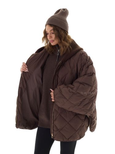 Шоколадный пуховик-летучая мышь с вязаным капюшоном