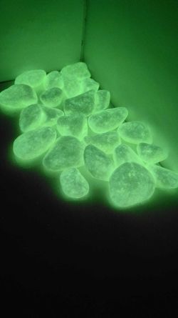 Светящие камни в темноте. Декоративный грунт.