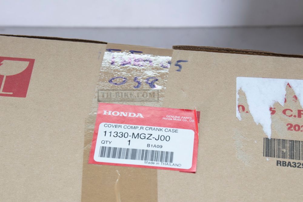 11330-MGZ-J00. COVER COMP., R. CRANKCASE