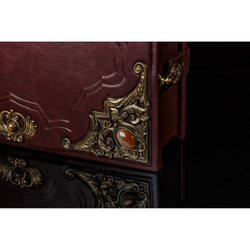 Подарочная родословная книга "Ювелирная" из натуральной кожи, с накладкой (бордовая)