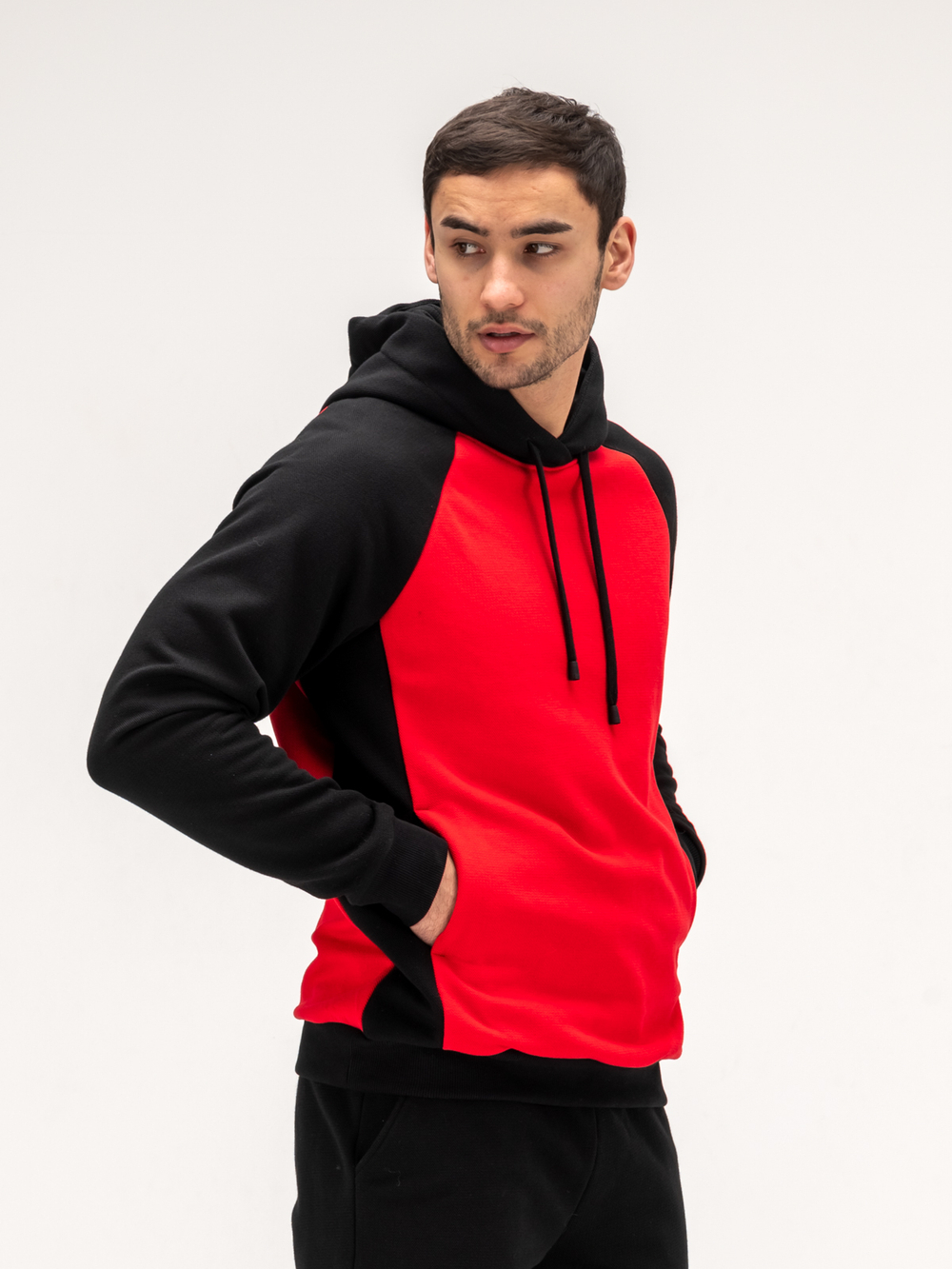 Костюм мужской спортивный теплый. Черный/красный