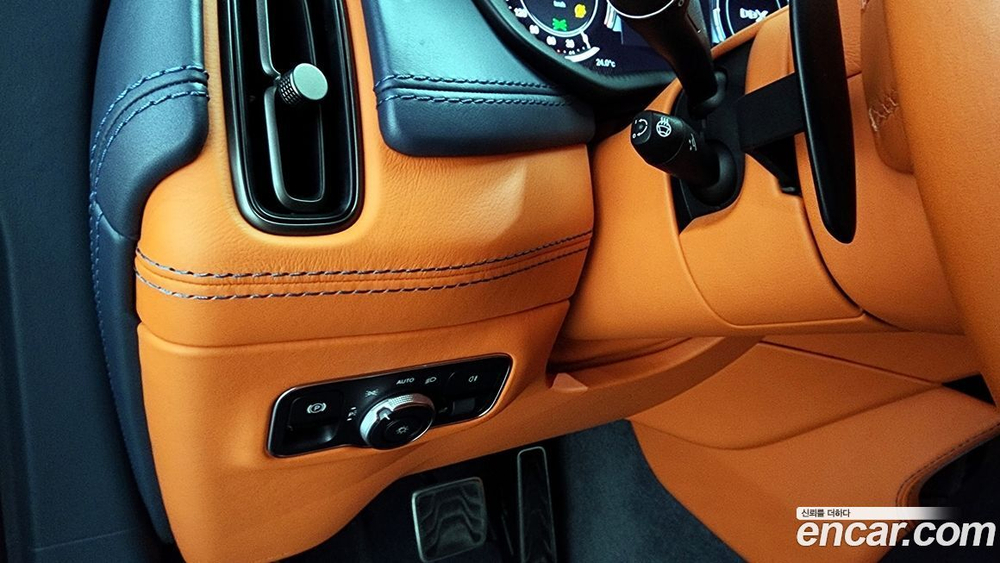 Aston Martin DBX 4.0 V8 (11.2020)