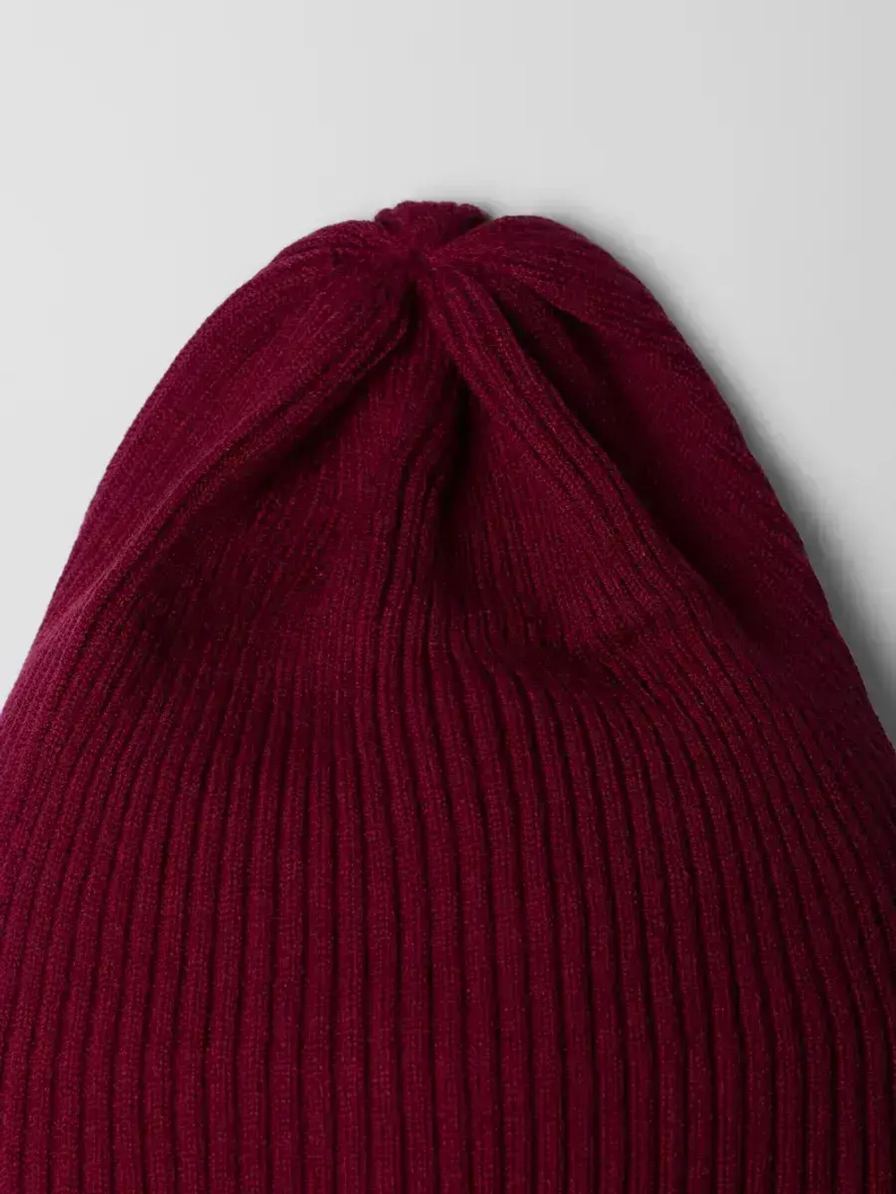 Женская шапка бини на осень