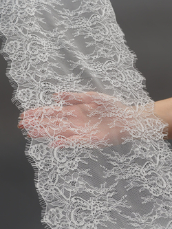 Кружево шантильи теплое белое неэластичное ширина 22 см купон 2.9 м