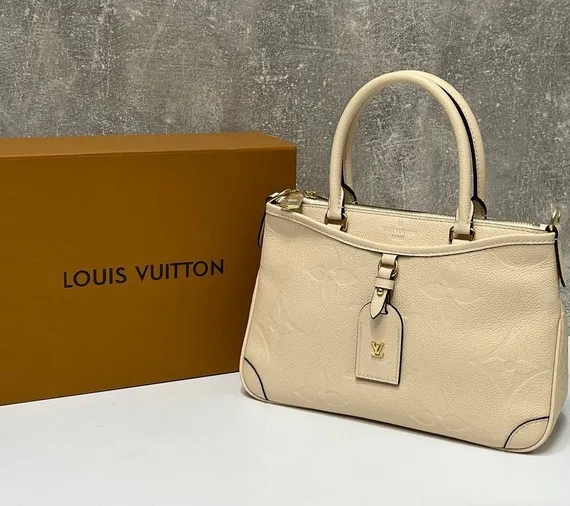 Сумка Louis Vuitton Trianon PM кремовый
