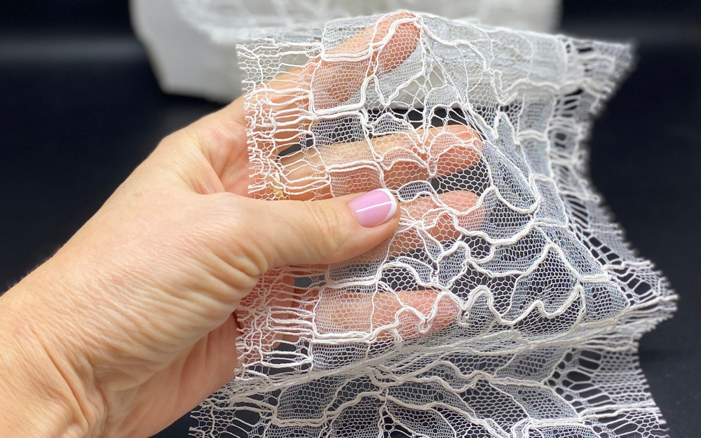Кружево тонкое на сетке ширина 15см цвет молочно-белый Италия 1 м