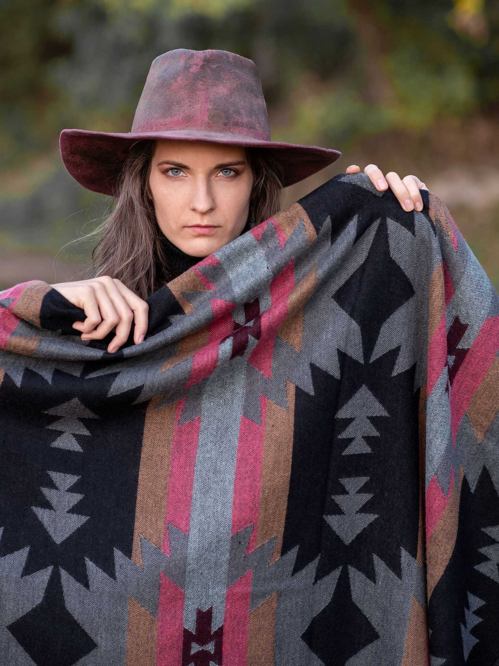 Палантин теплый с орнаментом Навахо