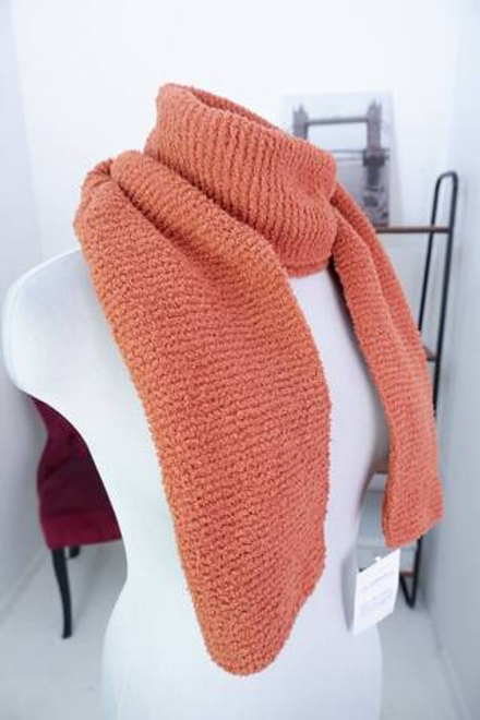 Шарф для яркого акцента