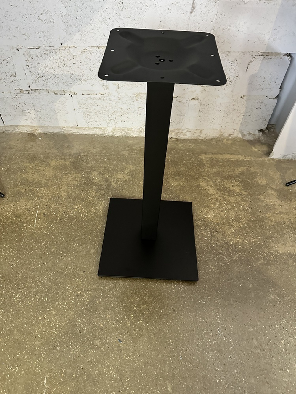 Подстолье стальное 1096EM