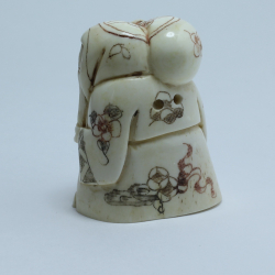 Нэцкэ Фукурокудзю с мешком риса на плече