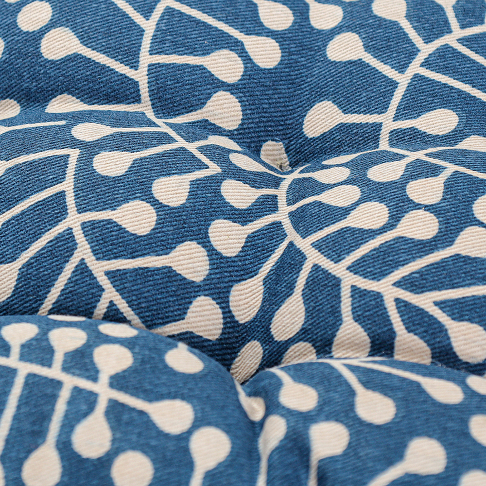 Подушка на стул темно-синего цвета с принтом Спелая Смородина из коллекции scandinavian touch, 40х40 см