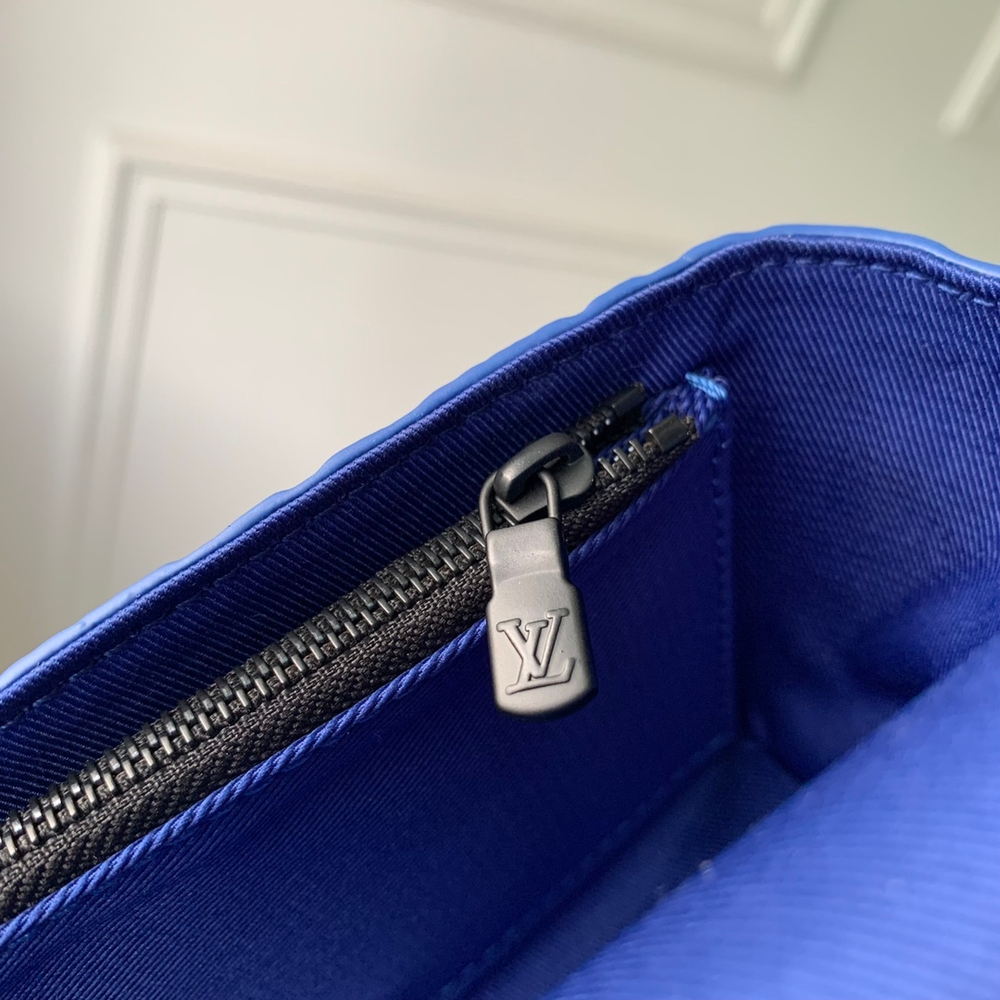 Louis Vuitton Steamer Wearable Wallet