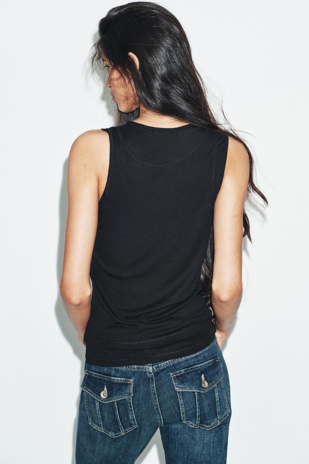 ZARA ФУТБОЛКА С ДВОЙНЫМИ ПРОЙМАМИ, УГОЛЬНЫЙ