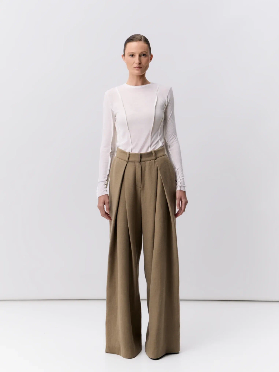 Брюки с защипами