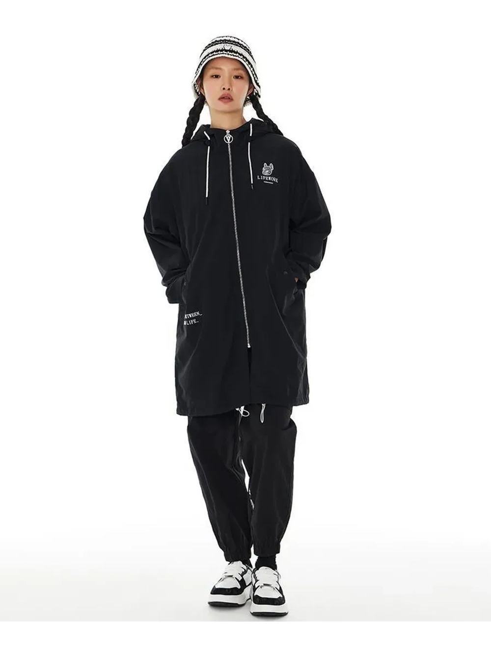 Удлиненная ветровка с капюшоном