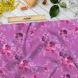Ткань мембрана розы с веточками листьев