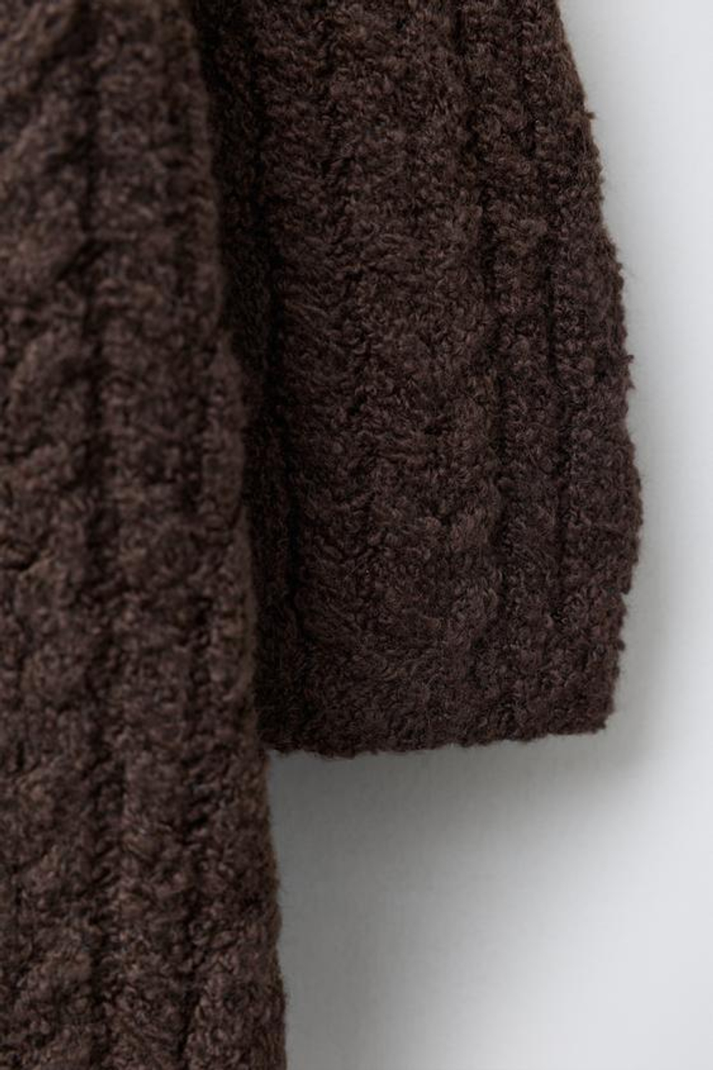 ZARA ВЯЗАНЫЙ КОМБИНЕЗОН С УЗОРОМ «КОСЫ», ТЕМНО-КОРИЧНЕВЫЙ