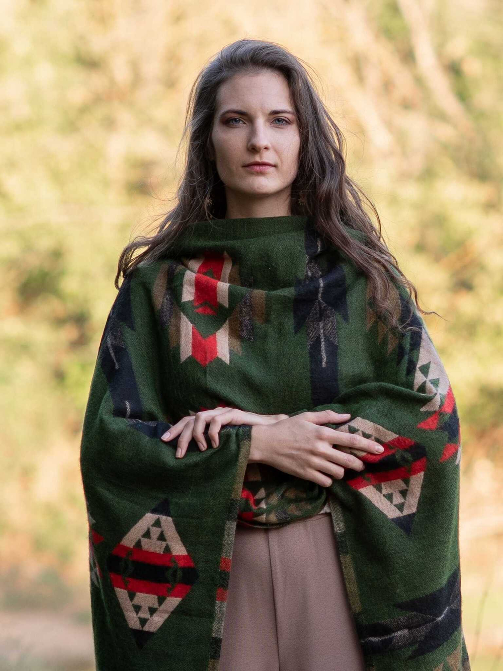 Палантин теплый с орнаментом Навахо