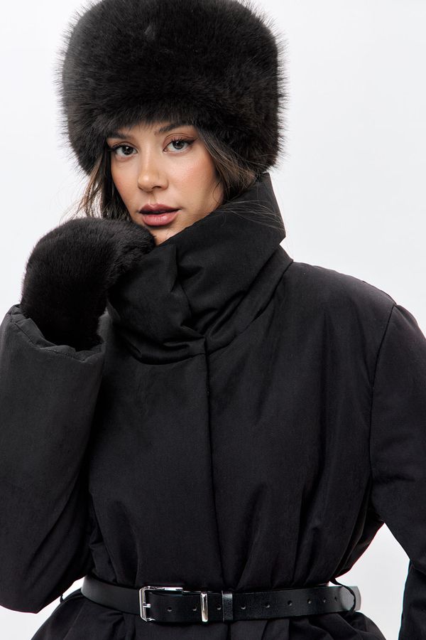 Варежки зимние из эко-меха черного цвета