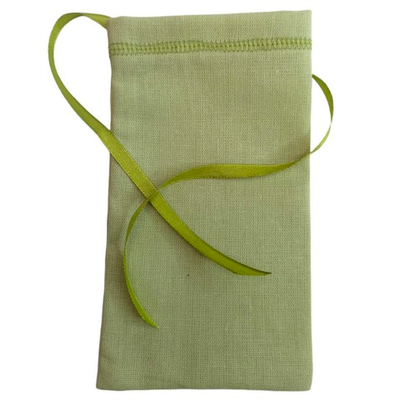 Мешочек 10х18 см для упаковки подарка из льна светло-зеленого цвета