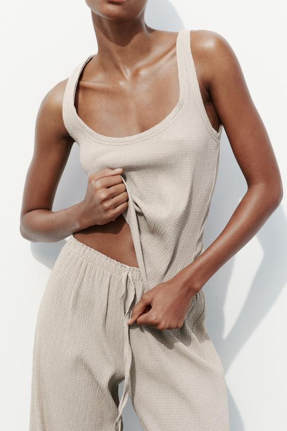 ZARA ТОП ИЗ ТЕКСТУРИРОВАННОЙ ТКАНИ, БЕЖЕВЫЙ