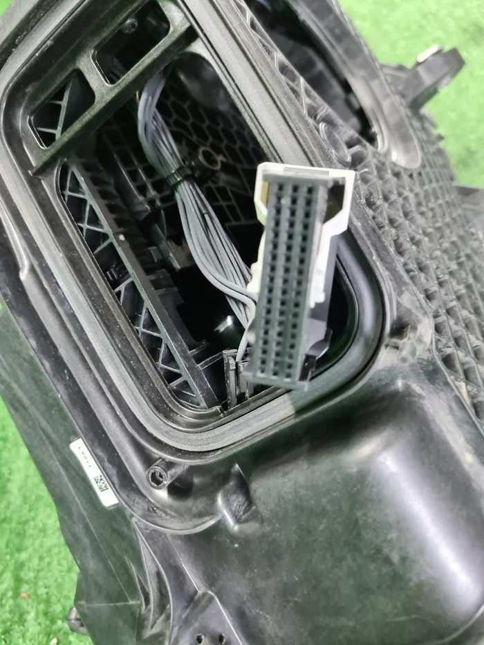 Фара правая Mercedes GLC X253 (2019-2022) LED