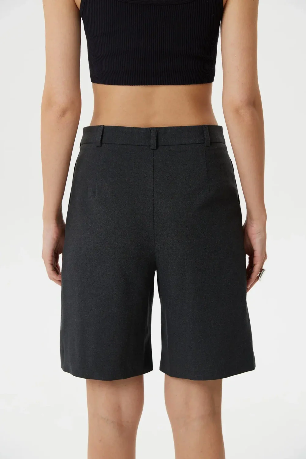 Бермуды Square, Серый