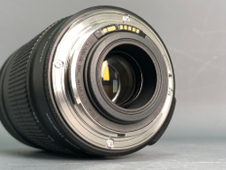Canon EF-S 18-135mm f/3.5-5.6 IS