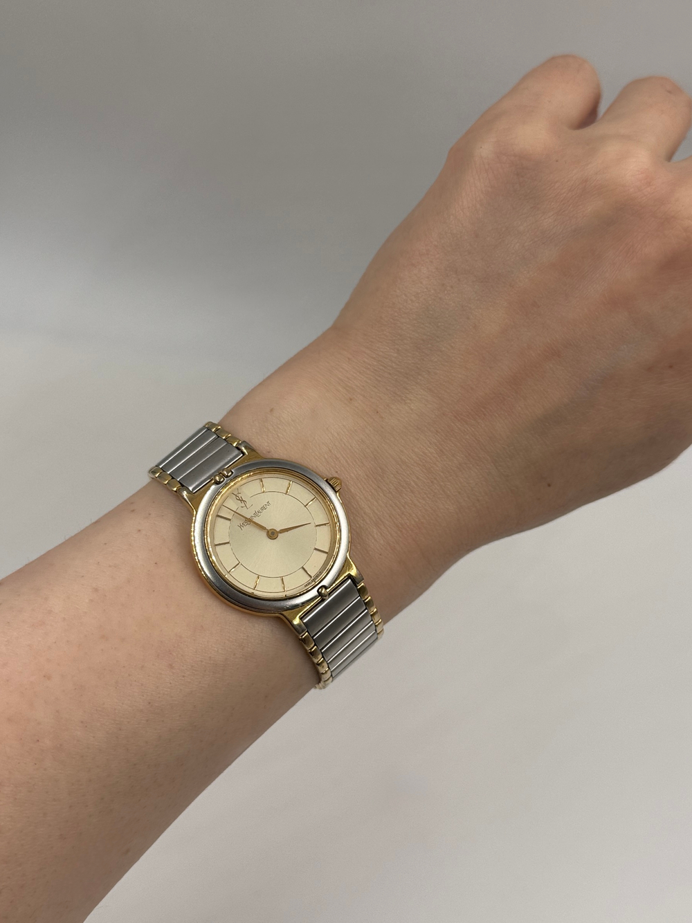 Часы Yves Saint Laurent