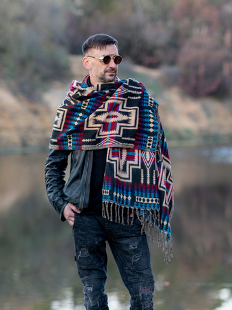 Палантин теплый с орнаментом Навахо